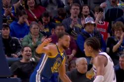 九游体育-库里在TL比赛中势不可挡，关键助攻引发热议！的简单介绍